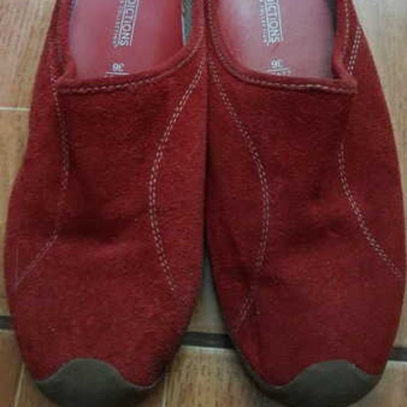 Ladies Suede Slip-On - Picture 1 of 2